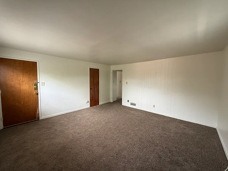 1060 Sells Ave — Photo 4
