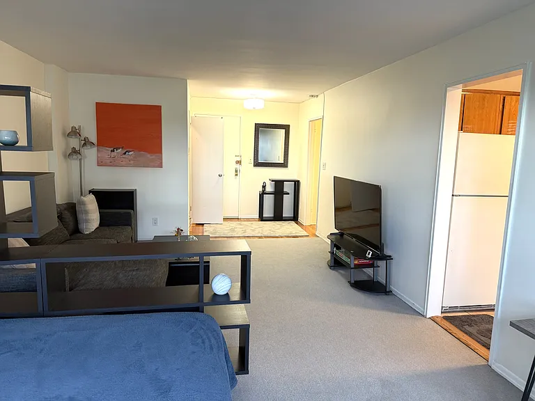 370 Westchester Ave #4R — Photo 2