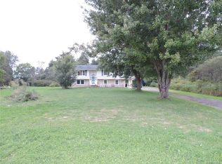 948 Town Line Rd, Lancaster, NY 14086