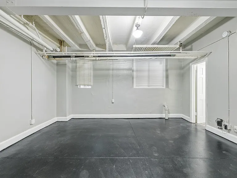 Piccadilly Apartments — Photo 9