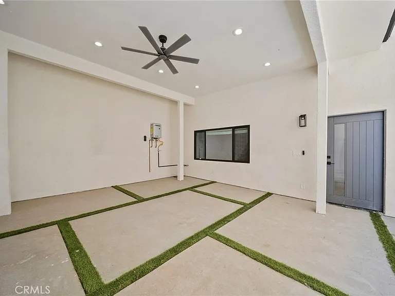11488 Burbank Blvd — Photo 9