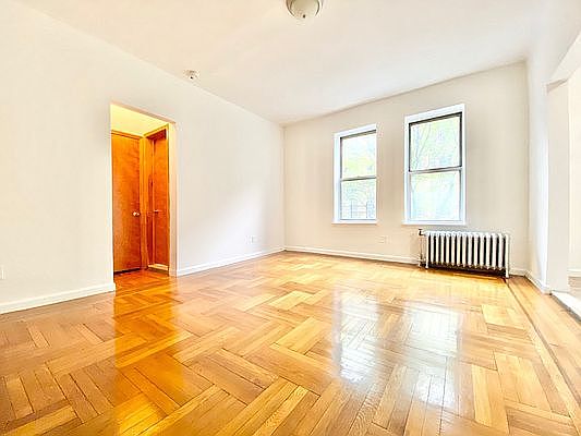4th image of 2100 Beekman Pl APT 1B