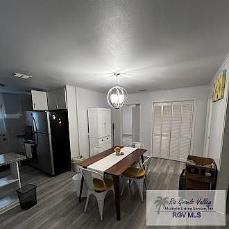 5th image of 205 Emerald Ln