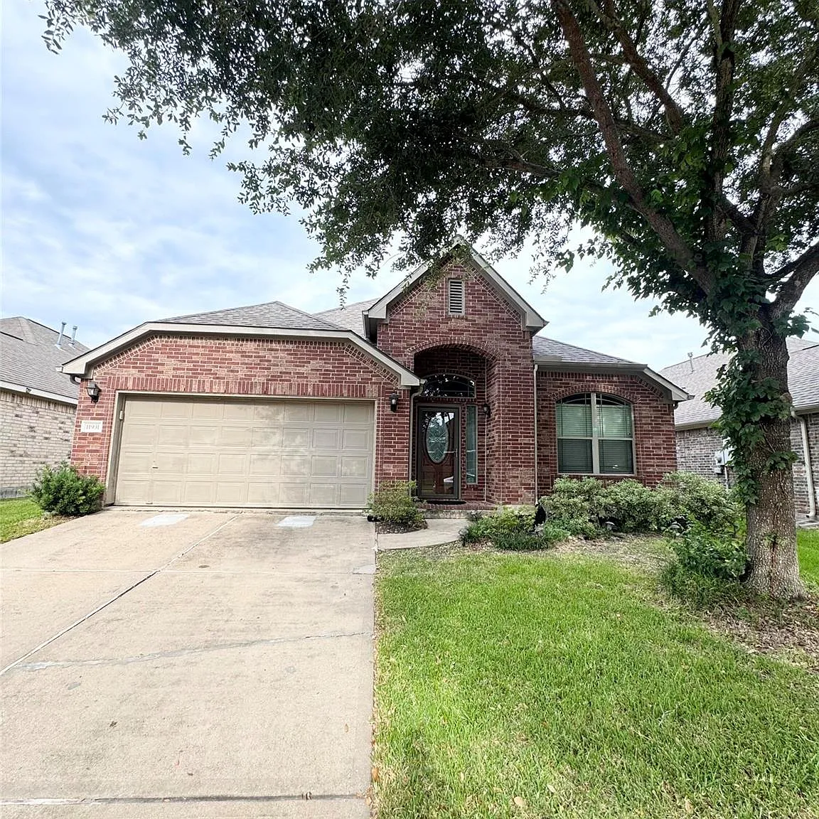 3 bed, 2.0 bath, 1989 sqft, $2,300 — Photo 1