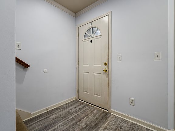 3rd image of 1122 E Lee Rd