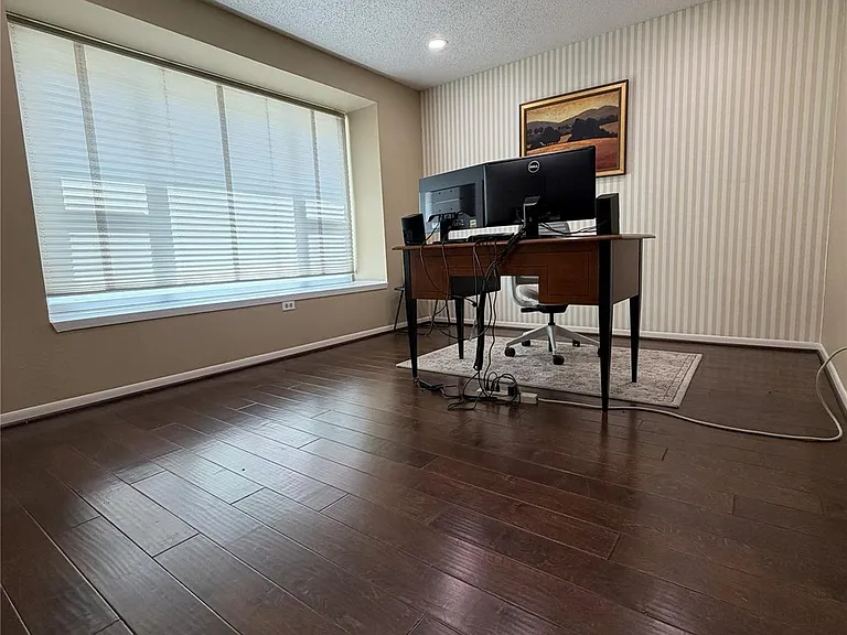 2211 Brook View Ln — Photo 6