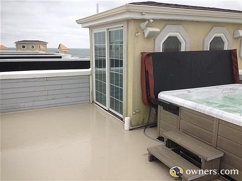 Rooftop jacuzzi