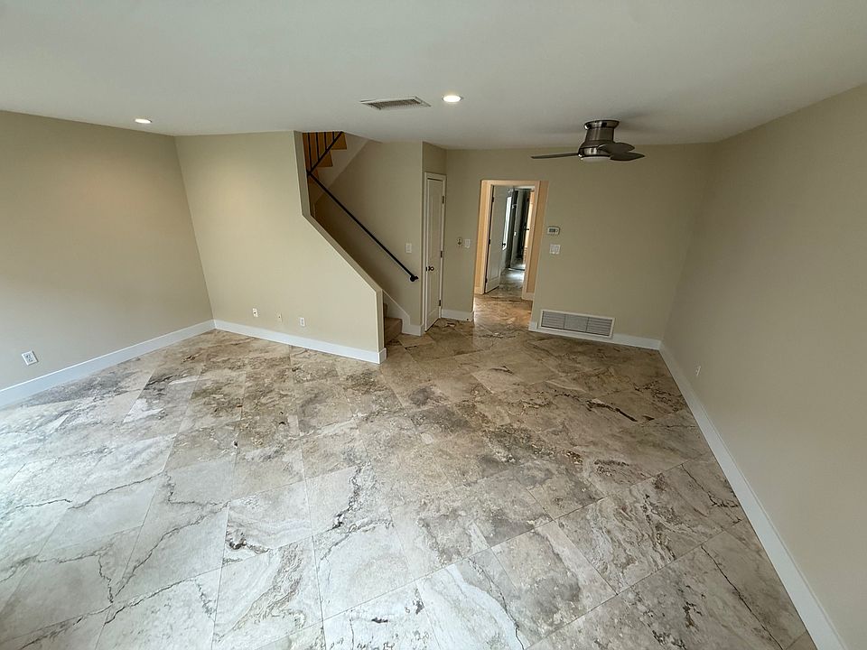 Living Room/Dining Area