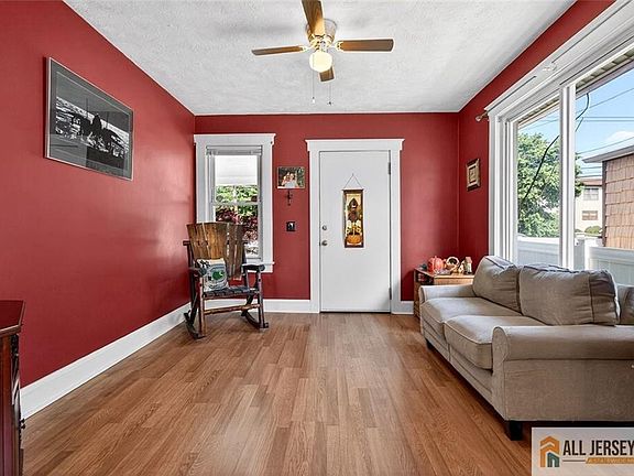 5th image of 948 Rahway Ave