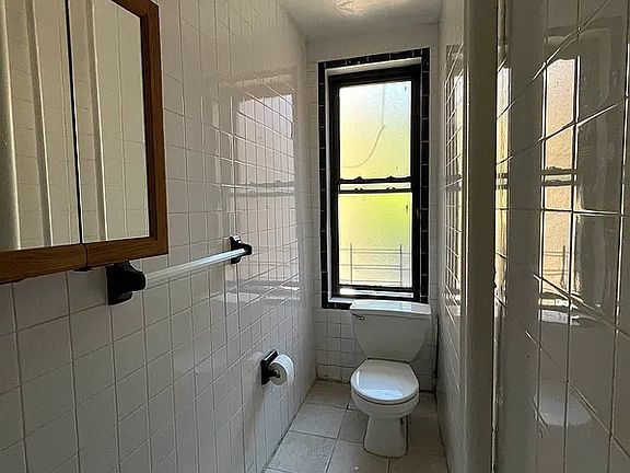 5th image of 2101 Westbury Ct APT 2B