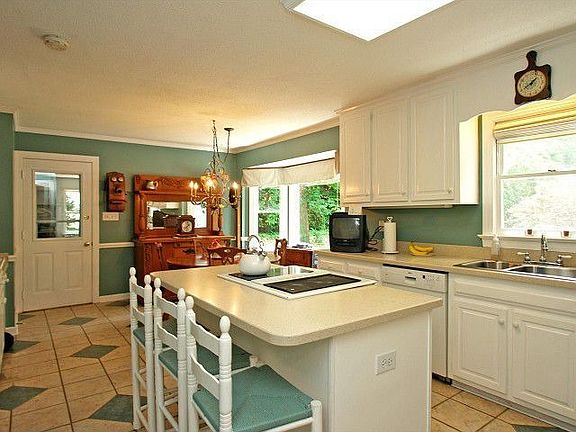 Island with Jennair Downdraft Grill!