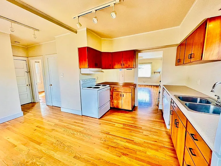 4728 NE 27th Ave — Photo 9