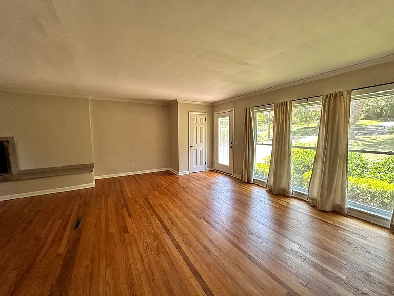 3221 Foxhall Rd — Photo 14
