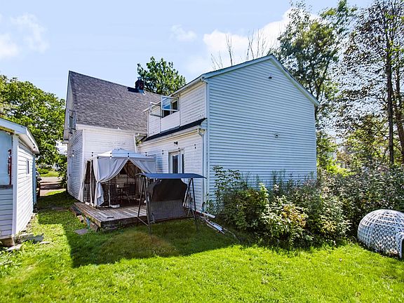 2nd image of 21 Victoria St W