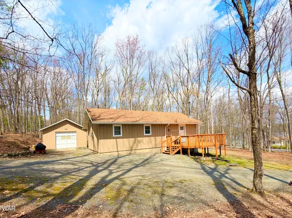 239 Fawn Lake Dr, Hawley, PA 18428