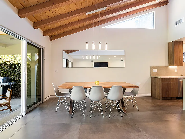 6561 Lasaine Ave — Photo 18