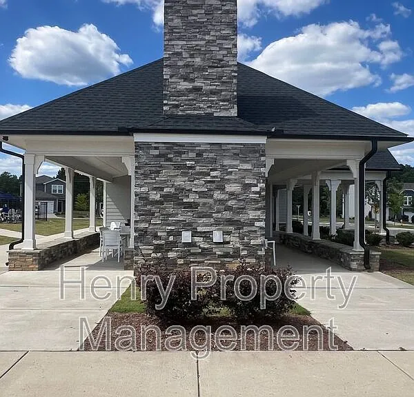 839 McKenzie Park Ter — Photo 15