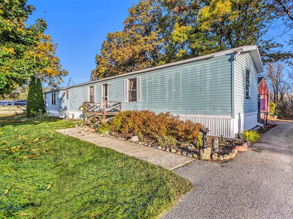 12871 Pinewood St NE, Gowen, MI 49326