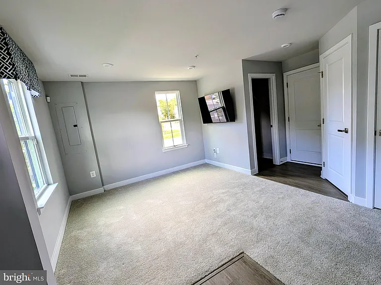 8445 Hamlin St — Photo 6