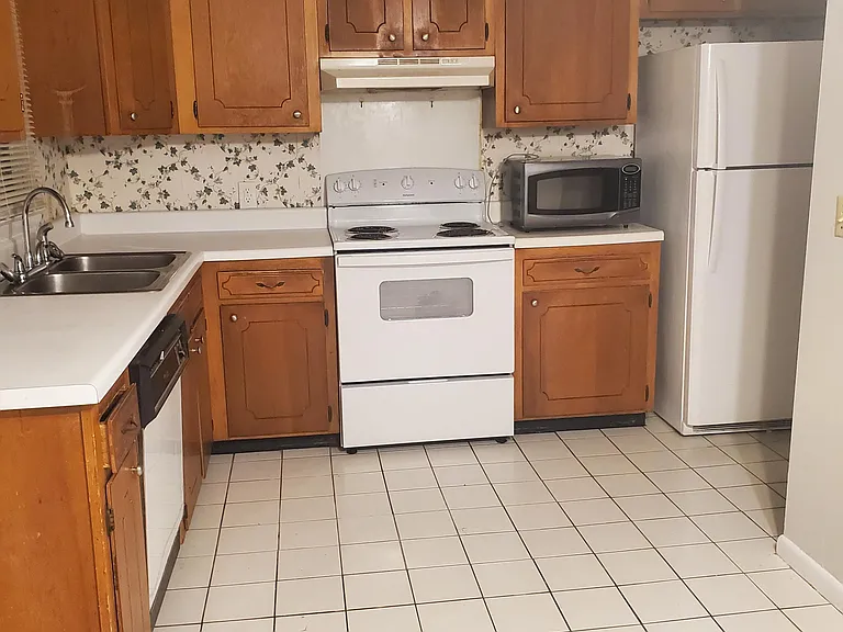 1304 Brockton Dr #B — Photo 12