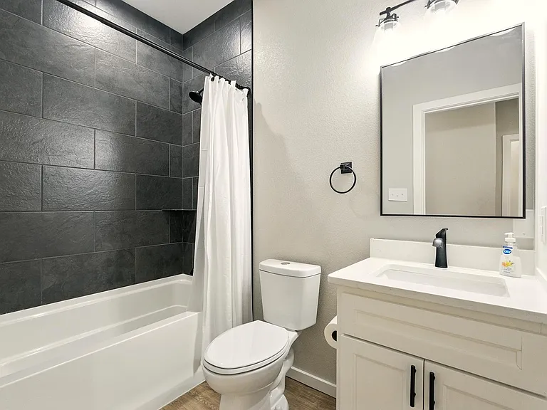 7433 FM 603 — Photo 13