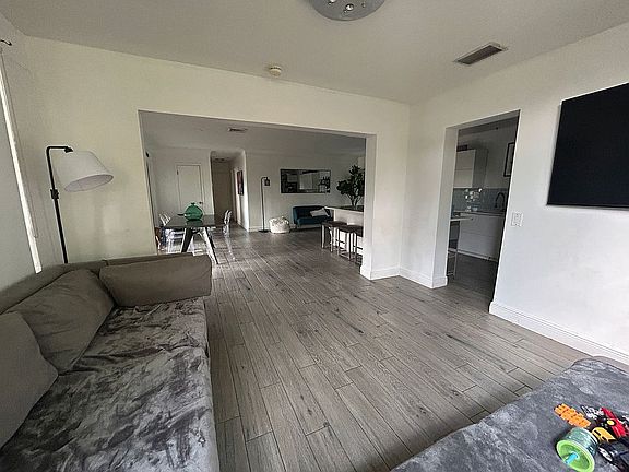 2nd image of 1425 Cindy Dr