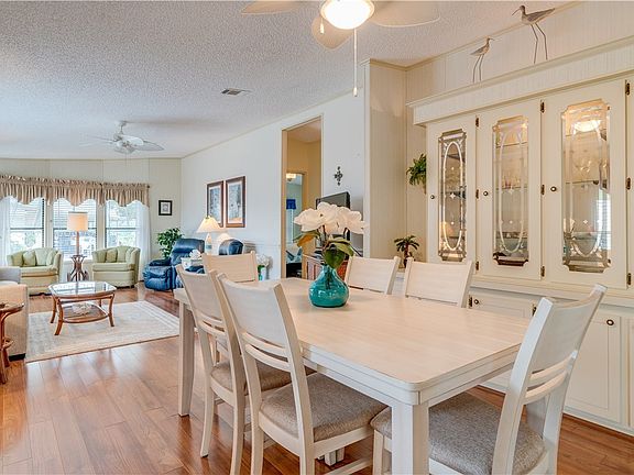 3rd image of 624 Sunset Ln