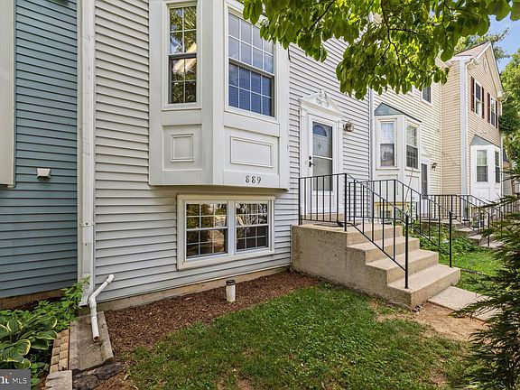 3rd image of 889 Bayridge Dr