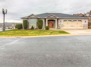 5829 Scenic Ridge Loop, Yakima, WA 98908