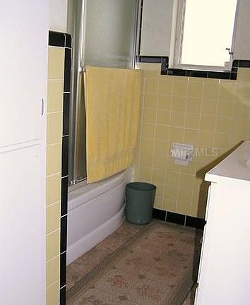 4th image of 6 Poinsettia Dr