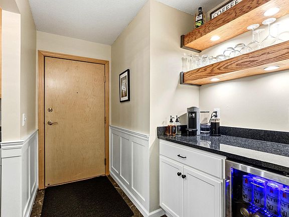 3rd image of 4412 Cedar Lake Rd S APT 3