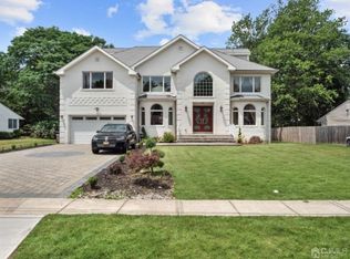 15 Tyndall Rd, Kendall Park, NJ 08824