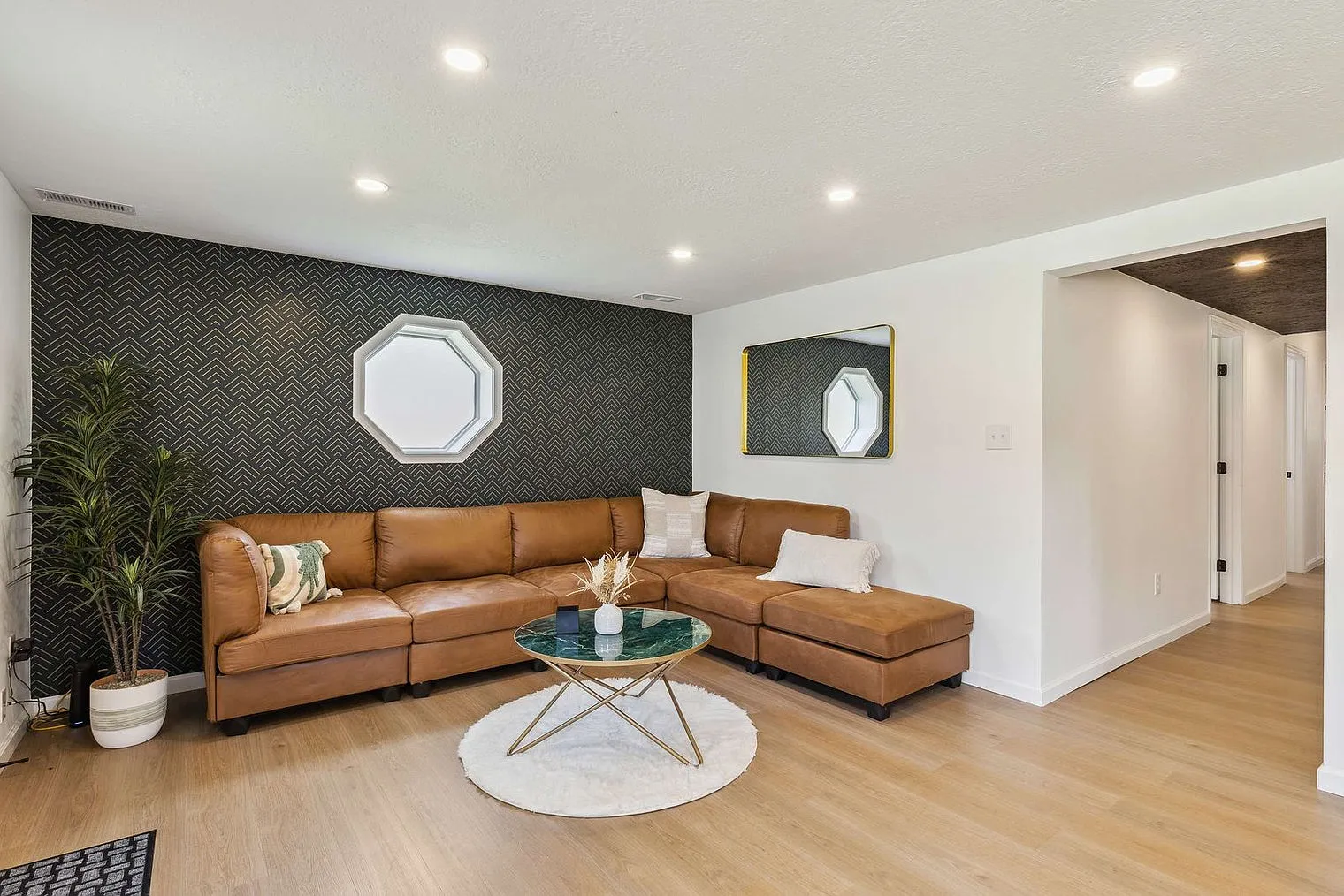 3 bed, 1.0 bath, 1054 sqft, $4,768 — Photo 1