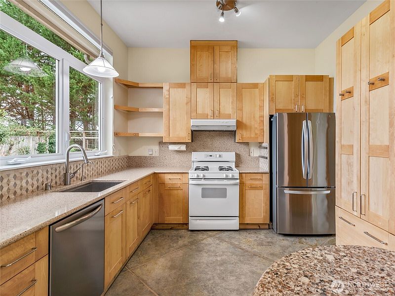 5th image of 2957 Hancock Street