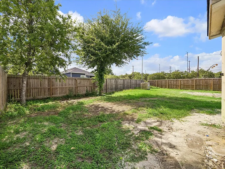 7702 Sealey St — Photo 23