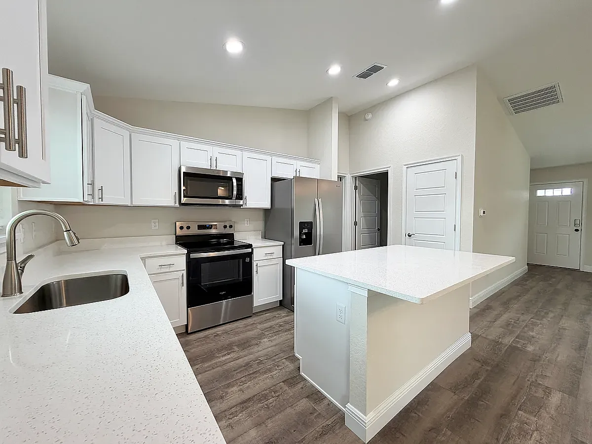 3 bed, 1277 sqft, $1,895 — Photo 3