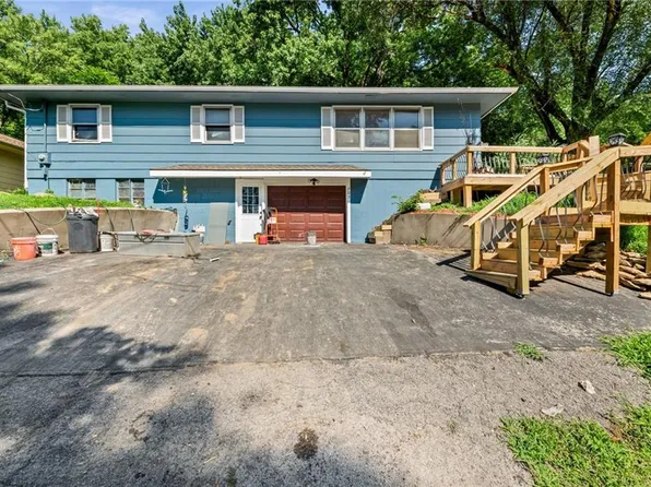 705 Cherry St, Weston, MO 64098