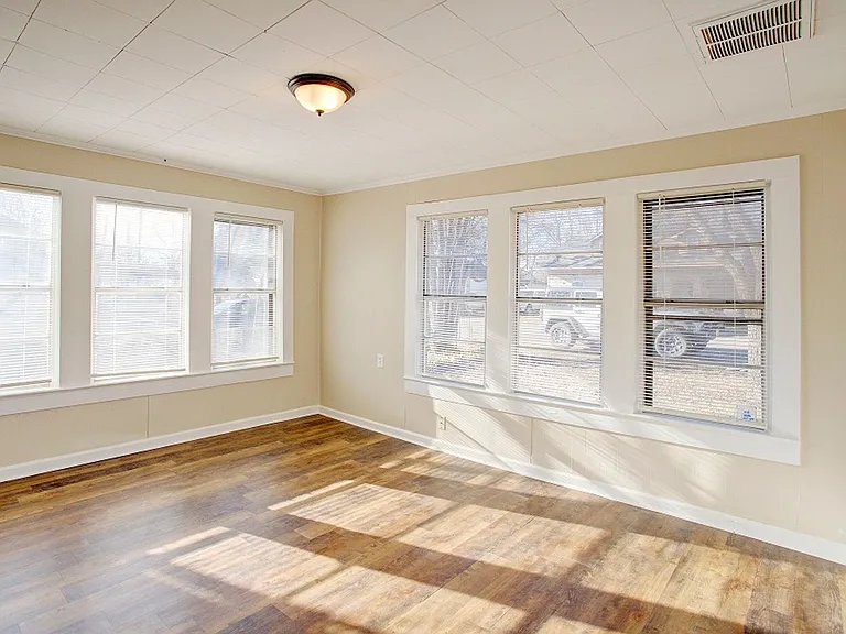 1308 Joslin St — Photo 13