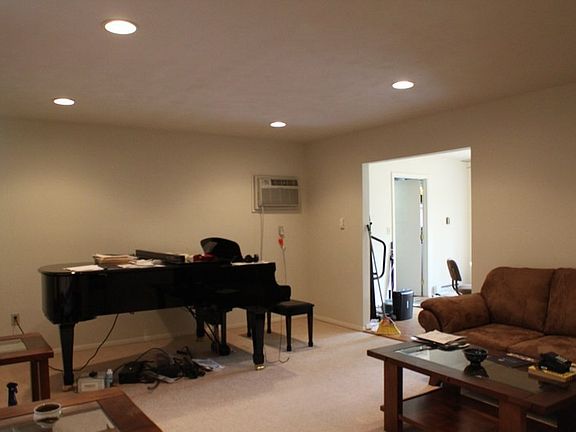 2nd image of 1006 W Jefferson St