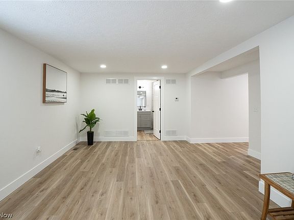 4th image of 1038 Dell Cir NW