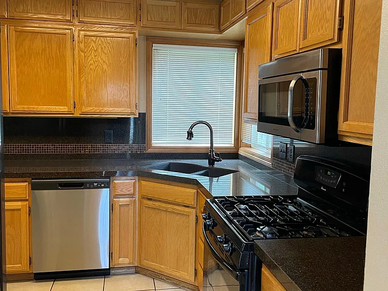 4318 E 39th Ave — Photo 9