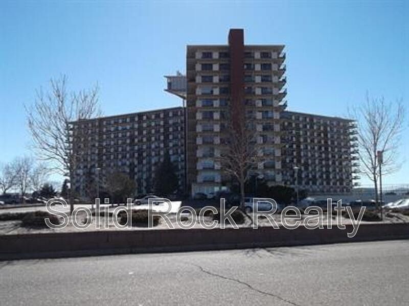 1st image of 411 Lakewood Cir APT B1110