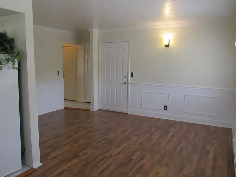 2008 NW Radial Hwy — Photo 3