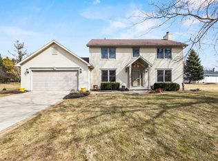 1955 W Baraboo Cir, De Pere, WI 54115