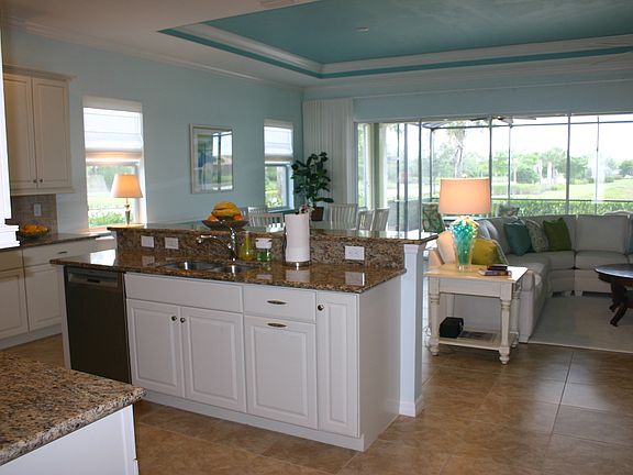 3rd image of 10501 Carena Cir