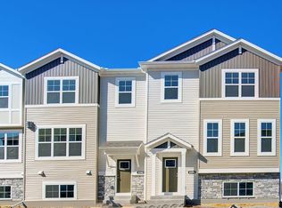 2194 Heritage Ln, North St Paul, MN 55109