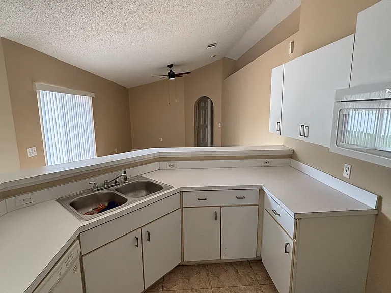 623 Polynesian Ct — Photo 5