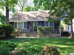 34 Teed St, Huntington Station, NY 11746