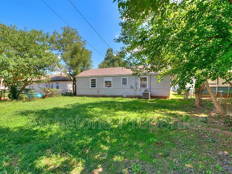 2305 Mustang St — Photo 34
