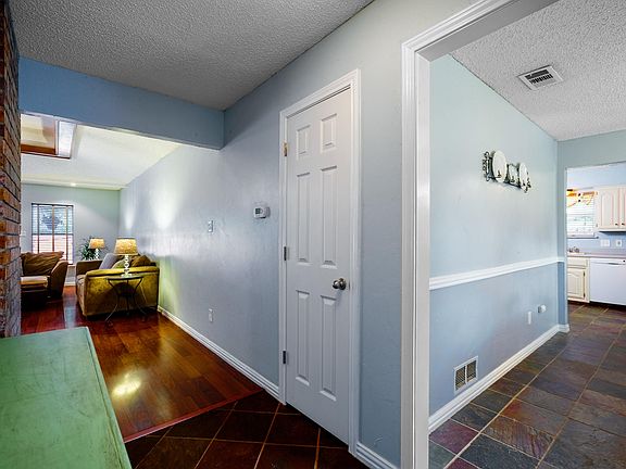 4th image of 301 Wildwood Ln